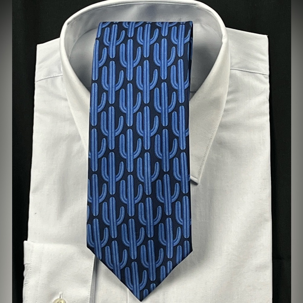 Gorgeous Gucci Blue Cactus tie